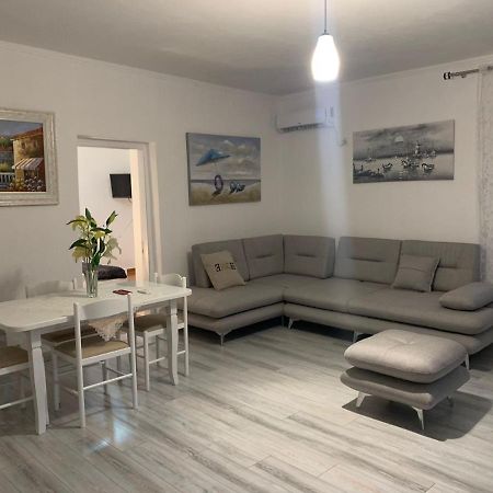 Vjola Apartments 2 Sarande Bagian luar foto