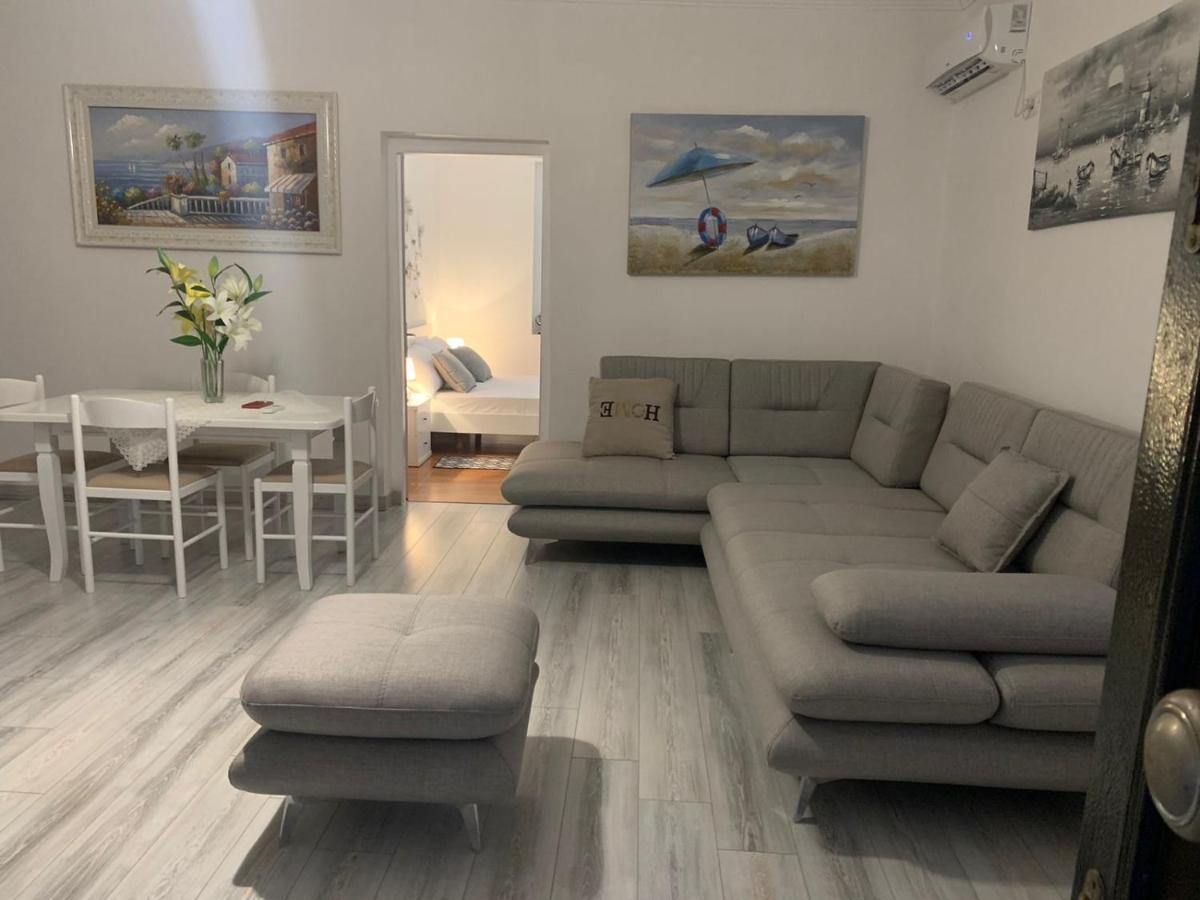 Vjola Apartments 2 Sarande Bagian luar foto